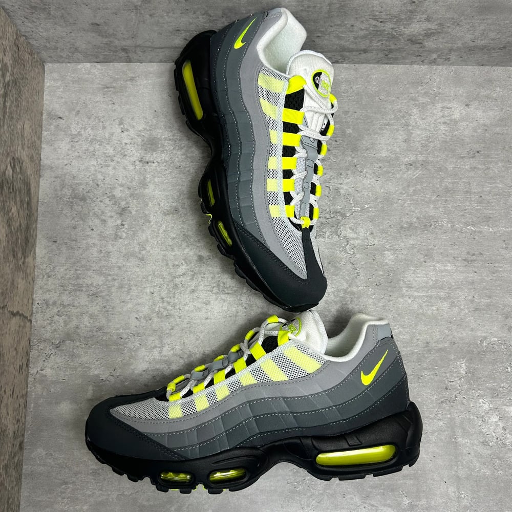 Nike telah mengembalikan Air Max 95 'Neon' klasik untuk ulang tahun ke 