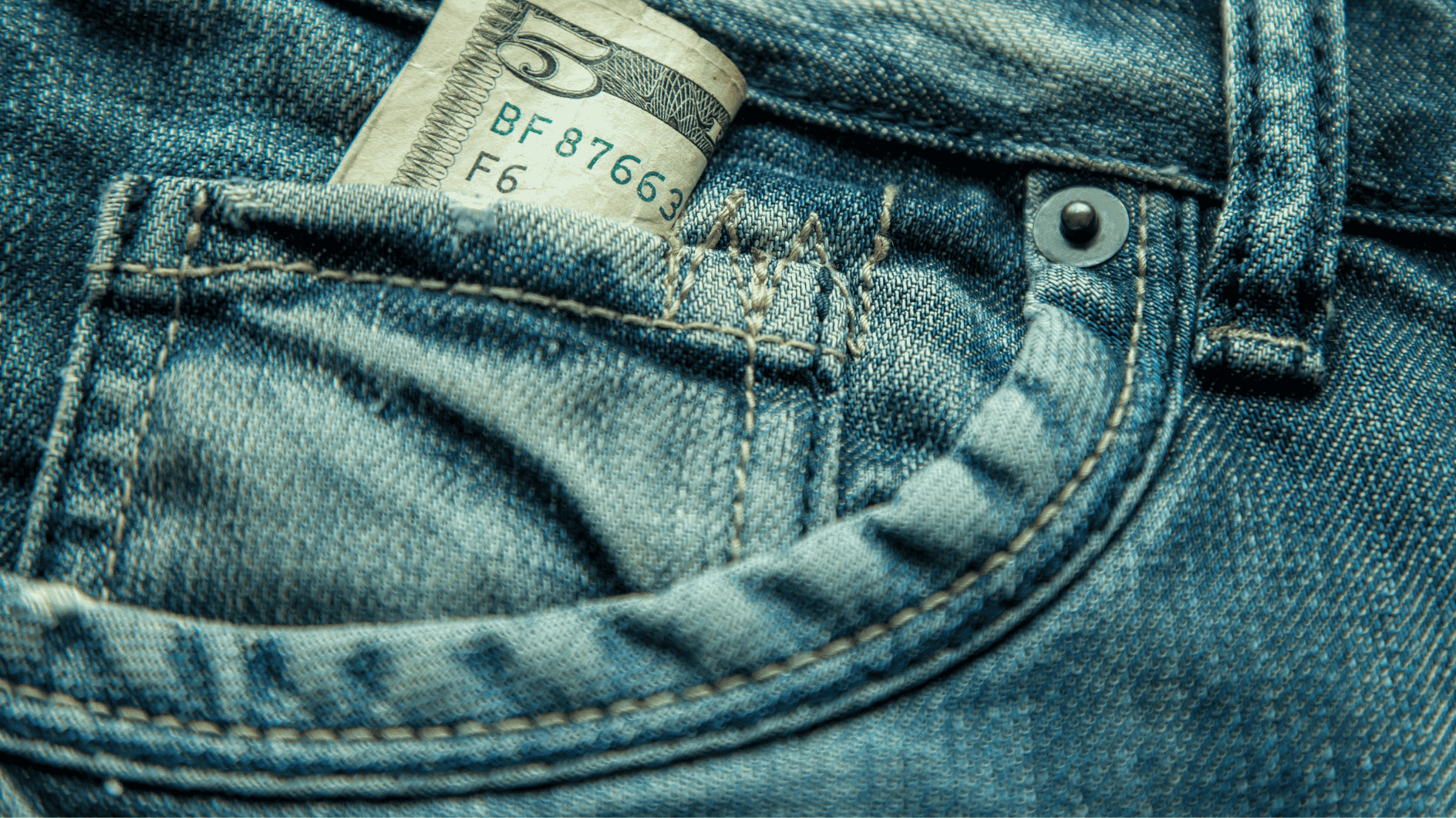 Seluar jeans: beg kecil itu benar 